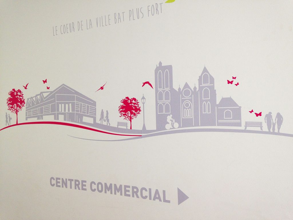 impression et pose d'une fresque adhésive pour le centre commercial Avaricum