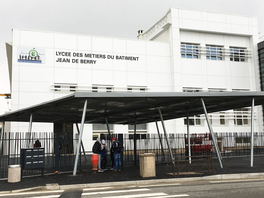 Réalisation d'une enseigne pour le lycée Jean de Berry